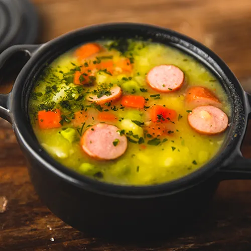 Deftige Gemüsesuppe mit Mettenden