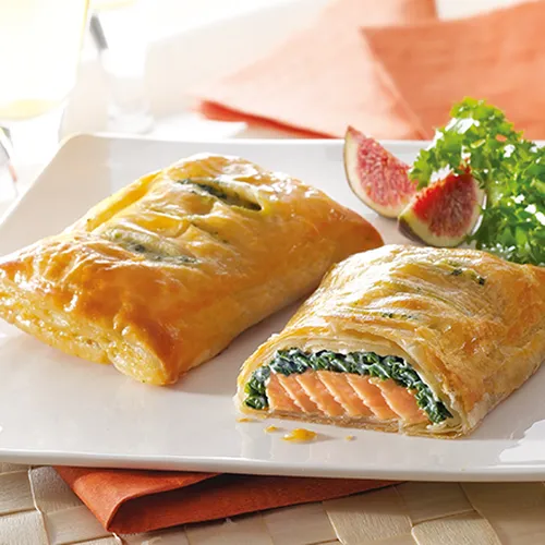 Lachstasche Gourmet mit Rucolasalat und Pinienkerne mit Honig Senf Dressing